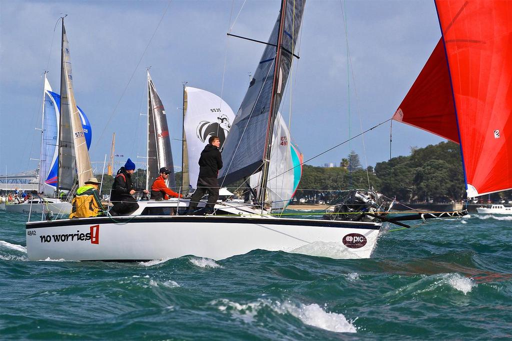 Start of PIC Coastal Classic - October 21, 2016 -  © Richard Gladwell www.photosport.co.nz